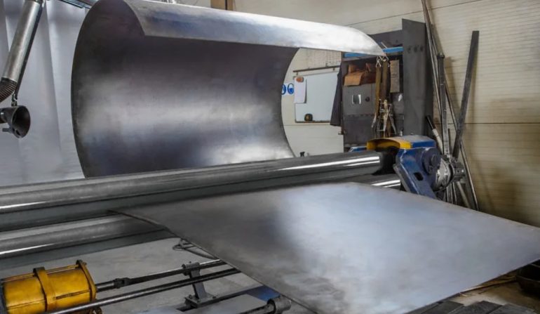 Технология холодной и горячей вальцовки: различия, преимущества и сферы применения