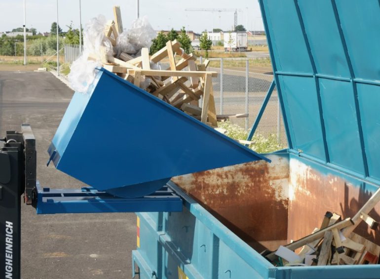 Самоопрокидывающиеся, оцинкованные, пластиковые: какой контейнер подойдет вашему производству