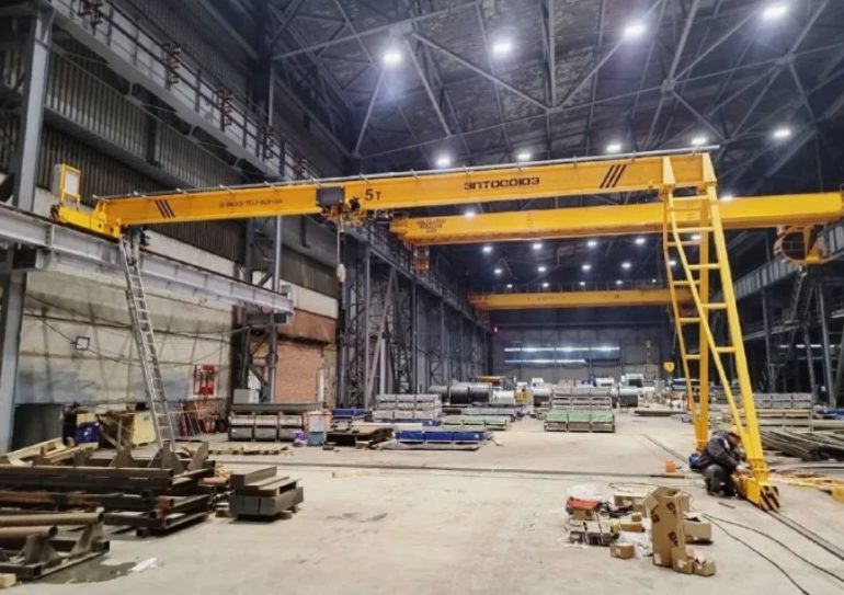 Крановый завод для тяжелой промышленности: какие решения выбирают металлурги и добытчики